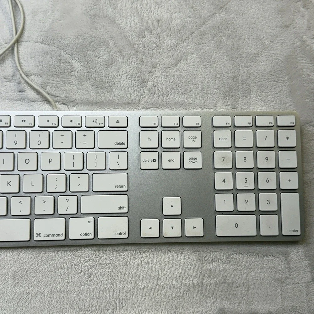 Apple Wired Aluminum Keyboard A1243 USB Full Size Numeric Keypad Tested